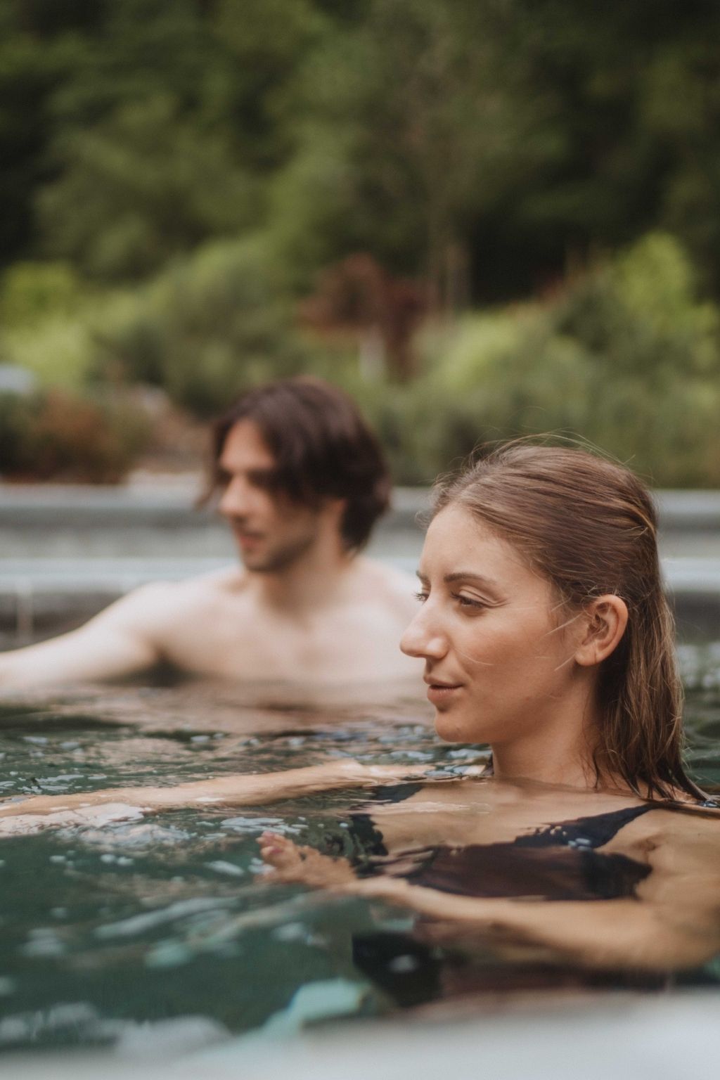 Activité physique adaptée dans un bassin d'eau thermale